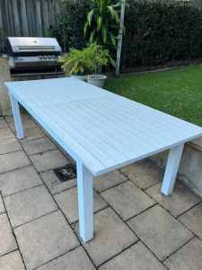 White rectangle Freedom outdoor table