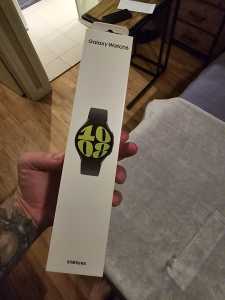 (Seald) Samsung Galaxy Watch6 44mm (Graphite)
(NEW)