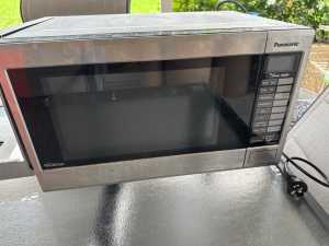 Microwave - Panasonic NN-ST671S