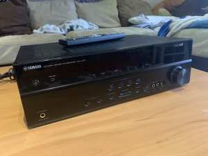 Yamaha av receiver natural sound good condition working with remote