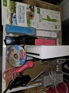 Nintendo wii, 4 Controllers 3 games