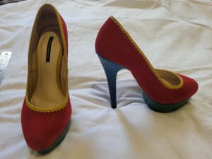 Tony Bianco ladies size 7 platform stiletto heels