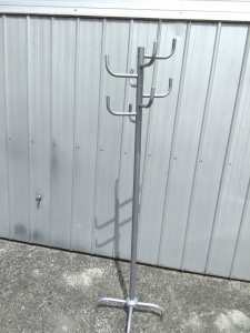 SILVER METAL COAT/HAT STAND