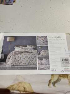 Brand new super king size quilt cover & pillow cases set
