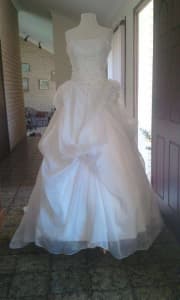 New Wedding dress or Debutante -White/silver pearl.Size 4-6 Strapless