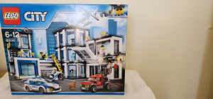 Lego 60141 Police Station (Retired Set Excellent Condition)