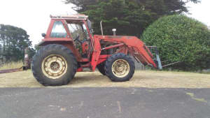 4 WD Tractor & implements
