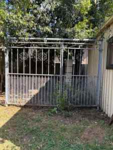 Free driveway metal gate
