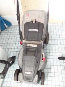 Ozito Lawn mower for 50$ in Rydalmere NSW. contact Nid on ******7401