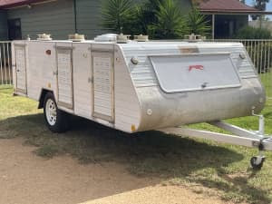 6 berth dog trailer