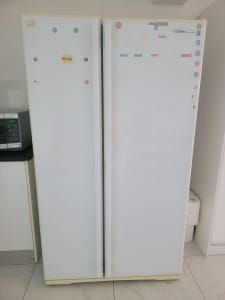 Westinghouse RS662V 2 door fridge freezer