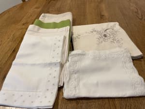 Table runners and 6 cotton and lace placemats