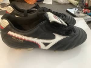 Mizuno “Morella”.Football Boots (sz: UK-5,US-6,EUR-38)