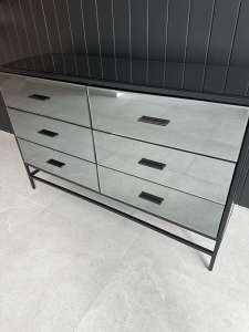 Cabinet $150 - 6 drawers mirrored finish in excellent condition