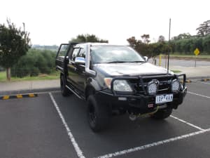 2005 TOYOTA HILUX Sr5 (4x4) Plenty of extras included