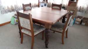 Cedar 2 Leaf Extension Table and Chairs