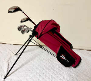 Junior / Kids Golf Clubs and Bag, Right Handed