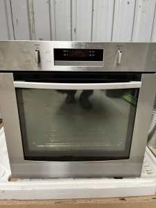 Free Westinghouse 60cm wall oven