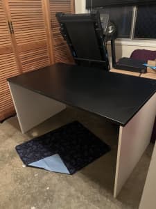 Large desk 137x80x75cm