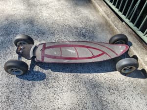 Carve Board skateboard with pneumatic tyres 110cm long