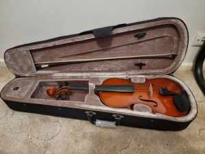 Woodstock Brand Acoustic Violin full size with case
