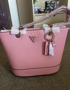 GENUINE ORIGINAL GUESS HAND BAG WITH MATCHING GUESS PURSE $50, Bags, Gumtree Australia Wollongong Area - Woonona