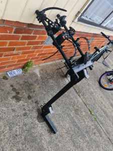 EXCELLENT CONDITION THULE BIKE RACK SUITABLE TO HITCH TOW BAR 