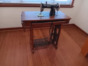 Antique Pfaff 30 Pedal Sewing Machine