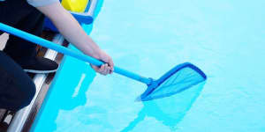 POOL CLEANING & MAINTENANCE