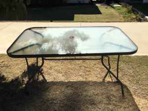 Free outdoor table roadside for pickup