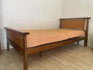 Stylish Australian hardwood single bed frame and trundle