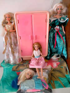 Barbie and accessories postage in price 