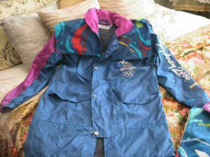 NEW SYDNEY 2000 COLLECTABLE VOLUNTEERS MULTICOLOURED COAT X SMALL $80