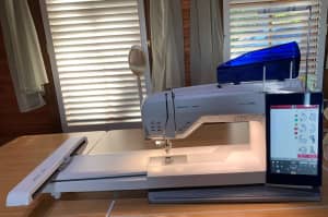 Husqvarna Viking Designer Epic Embroidery/Sewing machine