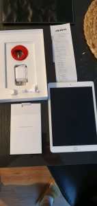 Apple ipad 8th gen 32gb new condition complete with all accessories 