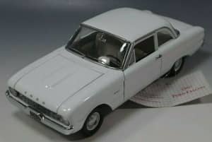 FRANKLIN MINT 1:24 SCALE DIE CAST 1960 FORD FALCON WHITE 2 DOOR COUPE 