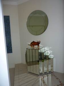 PRICE DROP! Beautiful Modern Mirrored Pedestal / Side Table