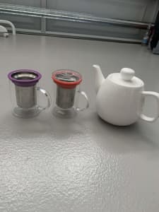 Tea pot with 2 tea glass cups