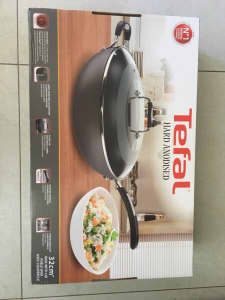 Tefal hard anodises 32 cm wok. BRAND NEW