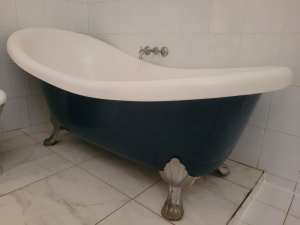 CLAW FOOT FREE STANDING BATH