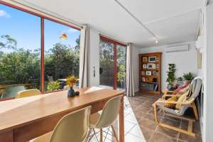Sunny 2 bedroom South Hobart unit with mountain views
