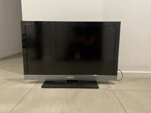 Sony Bravia 32 in LCD TV