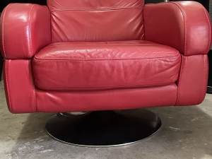 Red Leather Lounge