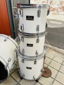 Pearl Export drum kit