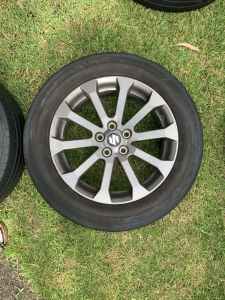 Suzuki 2015 Grand Vitara tyres and rims