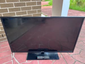 Used SONIQ 48 inches FullHD LED LCD SmartTV $150