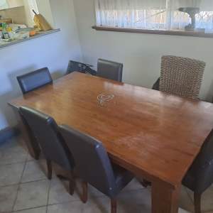 Solid wooden dining table w/ 6 leather chairs