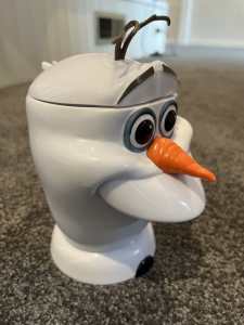 Olaf Cup. Disney on Ice.