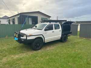 2008 TOYOTA HILUX KUN26R 07 UPGRADE 5 SP MANUAL C/CHAS, 3 seats