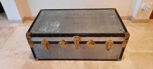 VINTAGE TRAVEL SHIPPING CHEST TRUNK BOX
